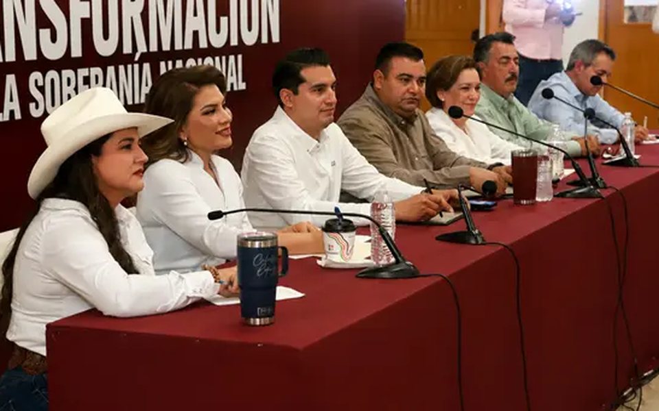 Dirigencia de Morena Sonora durante el anuncio del proceso interno